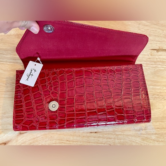 TwentyOne Red Crocodile Pattern Clutch - Picture 2 of 5